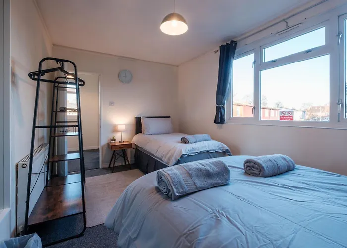 The Eastmount - Stunning 3 Bed House